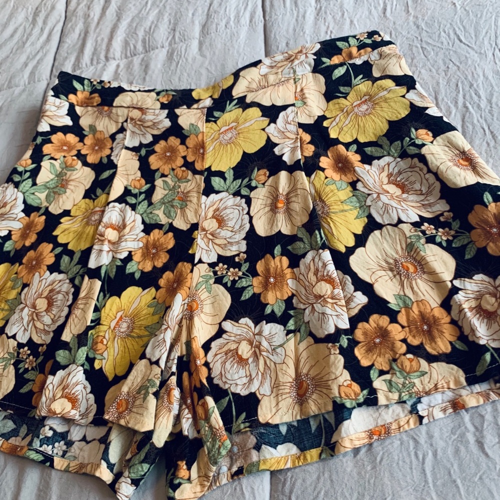 Forever 21 black and yellow floral shorts